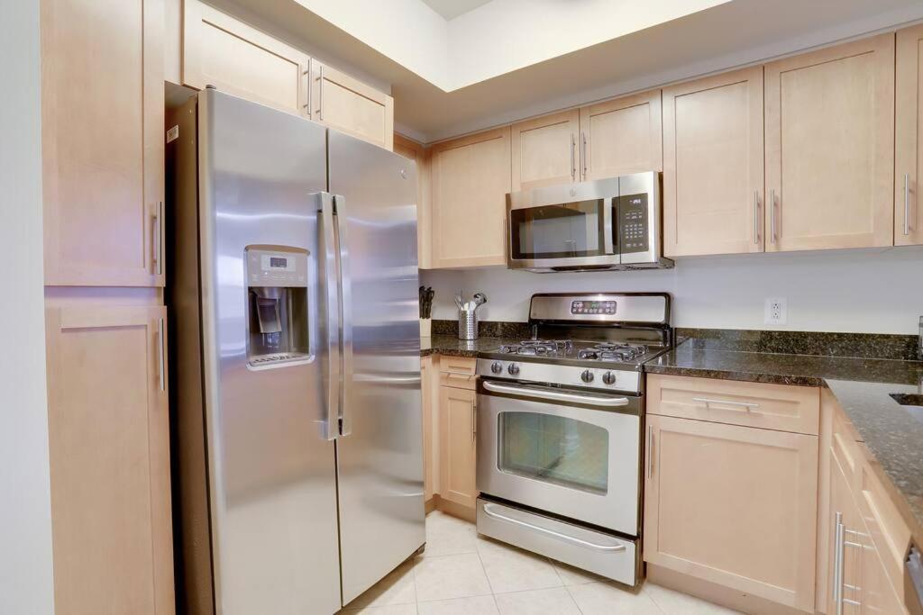 Bright And Cozy Apartment Near Pentagon City アーリントン エクステリア 写真
