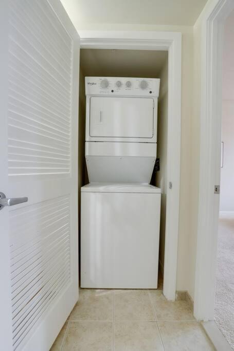 Bright And Cozy Apartment Near Pentagon City アーリントン エクステリア 写真
